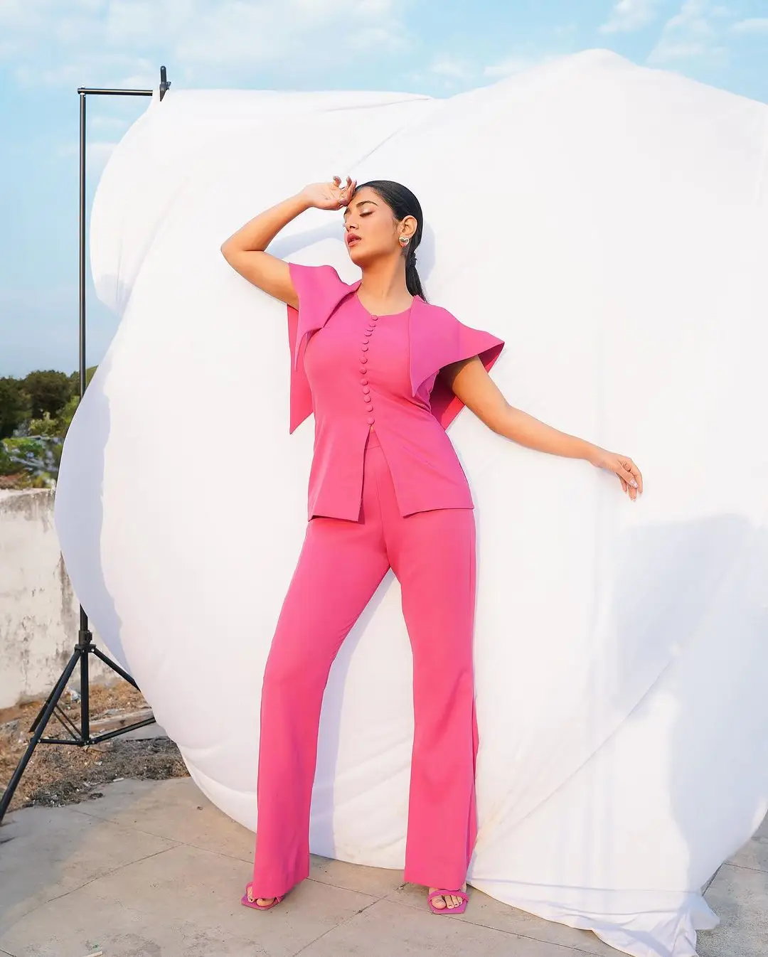 Rashi Singh Stills in Pink Coat Pant